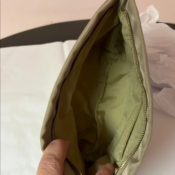 NIB Burberry Travel bag - Picture 7 of 8